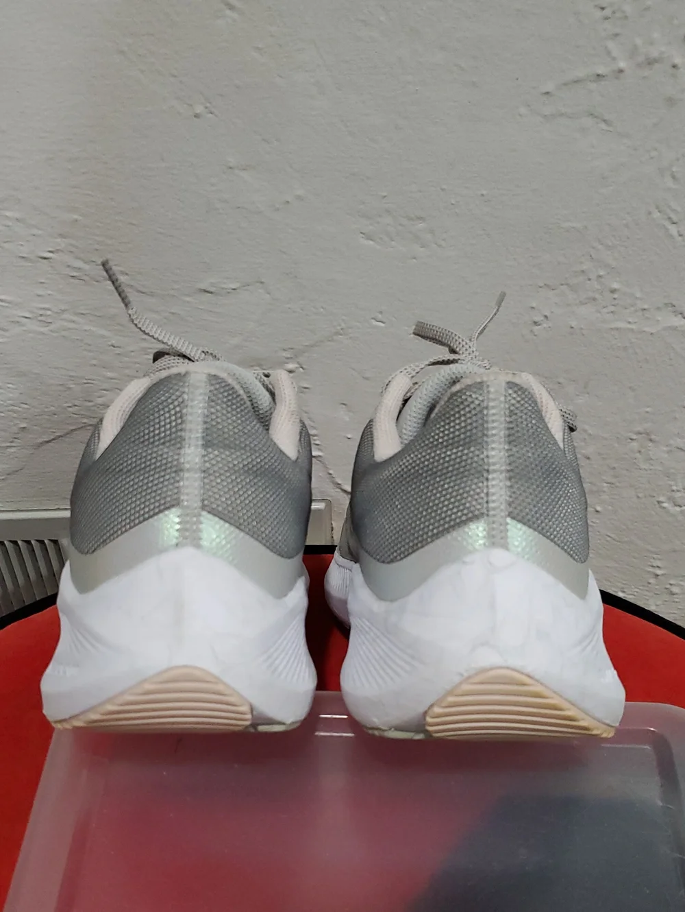 Nike Air Zoom Winflo 8 In Grey Fog Iridescent Size 8